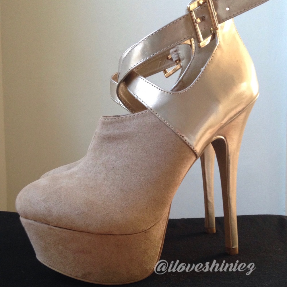 •FOREVER 21• Suede Platform Heels US8